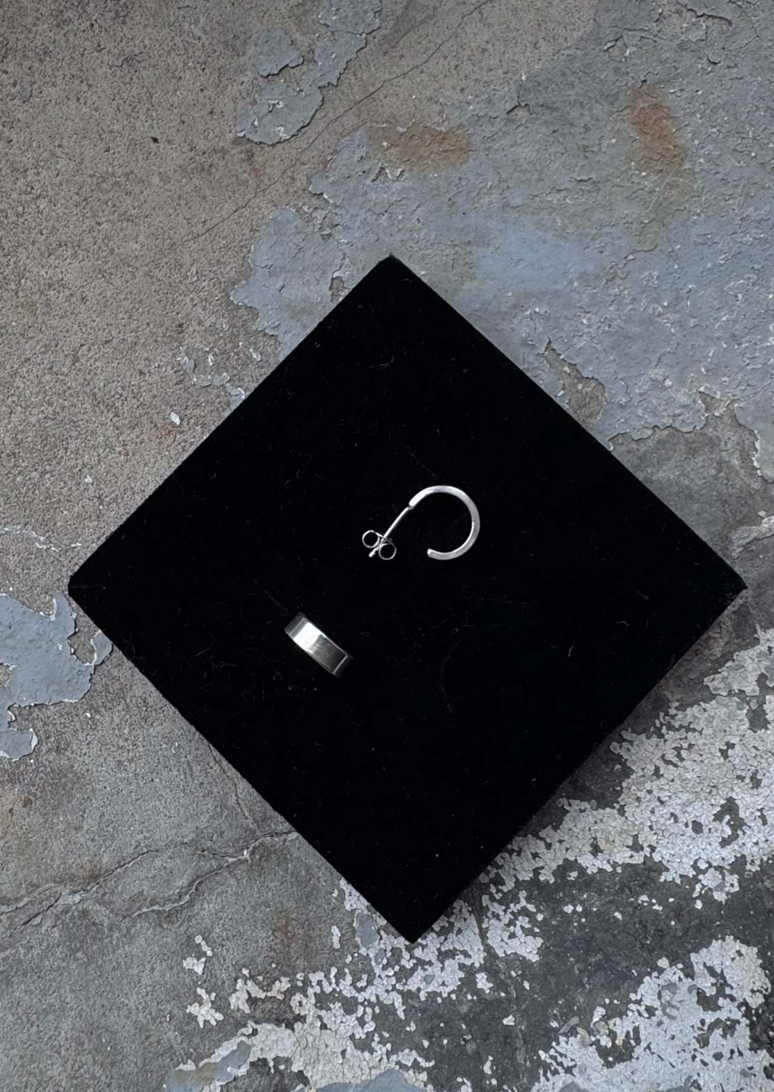 THE SMALL EVERYDAY HOOPS