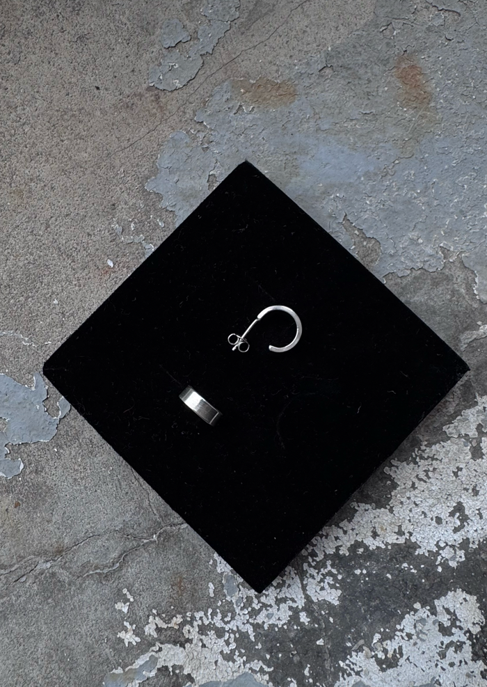 THE SMALL EVERYDAY HOOPS