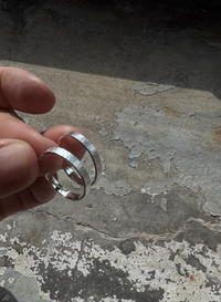 matt gehämmerte silber Hoops