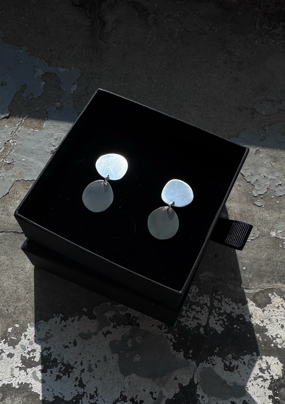 THE DOUBLE FLAT ORGANIC EARRINGS