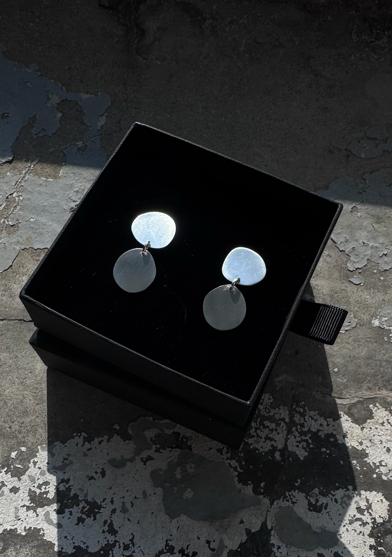 THE DOUBLE FLAT ORGANIC EARRINGS