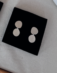 THE DOUBLE FLAT ORGANIC EARRINGS