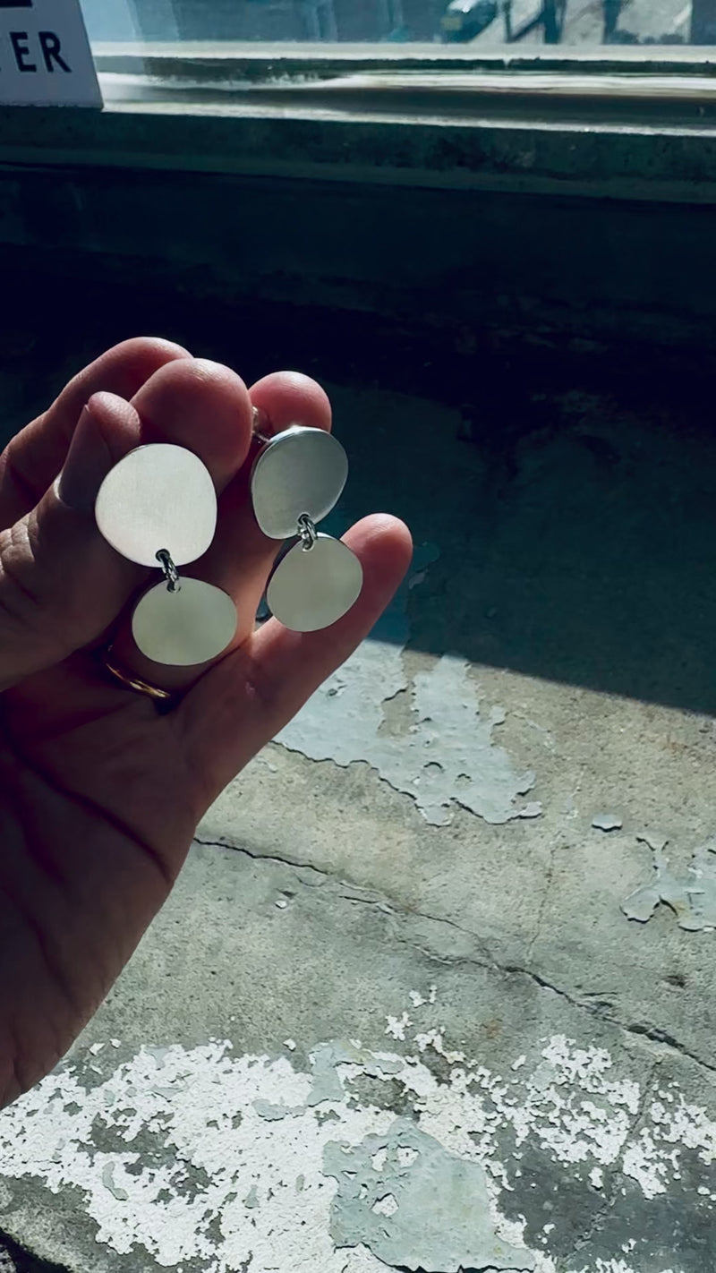 THE DOUBLE FLAT ORGANIC EARRINGS