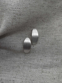 THE OVAL STUD EARRINGS